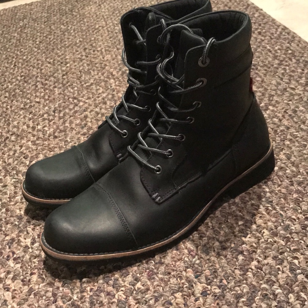 Men’s size 12 Levi’s Lex II Lace up boot.